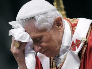 Dimissioni-Papa-Ratzinger-Complotto