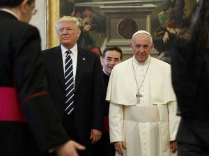 U.S. President Donald Trump stands next to Pope Francis during a private audience at the Vatican, May 24, 2017. REUTERS/Evan Vucci/Pool - RTX37CFZ