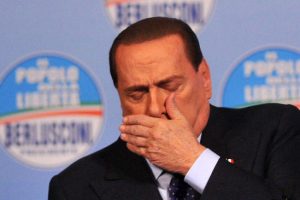 Berlusconi accusa un lieve malore dopo il comizio del Pdl a Roma. Nella foto un'espressione di Silvio Berlusconi mentre sembra accusare la fatica durante la presentazione dei candidati del PdL e apertura della campagna elettorale