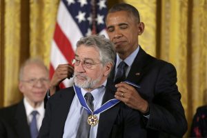 U.S. President Barack Obama awards the Presidential Medal of Freedom to actor Robert DeNiro in the East Room of the White House in Washington, U.S., November 22, 2016. REUTERS/Carlos Barria