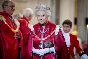 LONDON, FÖRENADE KUNGARIKET - MARS 07: Drottning Elizabeth II deltar i en gudstjänst för det brittiska imperiets orden vid St Paul's Cathedral den 7 mars 2012 i London, England.  (Foto av Geoff Pugh - WPA Pool /Getty Images)